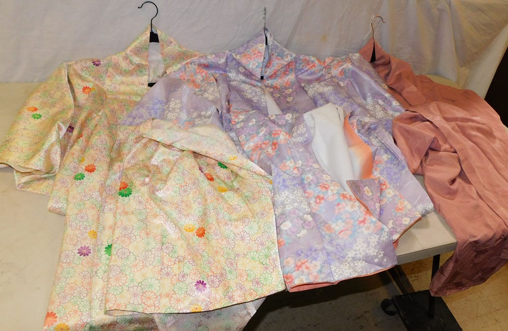 3 Oriental Silk Kimono Robes (1 of 3)