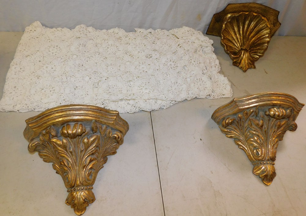Crocheted Coverlets & Gilded Brackets (1 of 4)