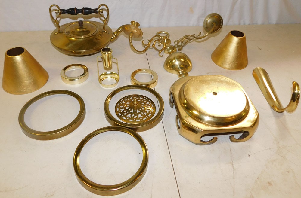Lot of Brass Items: Lot of Brass Items . "ALL DESCRIPTIONS AND ANY CONDITION STATEMENT GIVEN BY LANGSTON AUCTION GALLERY ARE STRICTLY OPINIONS AND LANGSTON'S SHALL HAVE NO RESPONSIBILITY FOR ERRORS OR OMISSIONS. THE ABSE