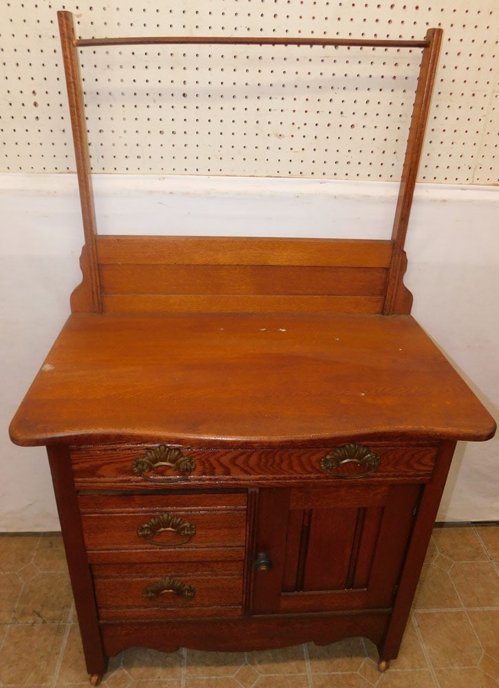 Antique Oak Washstand: Antique Oak Washstand. 32" W 19" D 55" H"ALL DESCRIPTIONS AND ANY CONDITION STATEMENT GIVEN BY LANGSTON AUCTION GALLERY ARE STRICTLY OPINIONS AND LANGSTON'S SHALL HAVE NO RESPONSIBILITY FOR ERRORS OR 