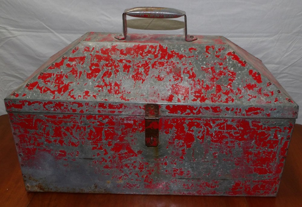 antique metal tool box (1 of 3)