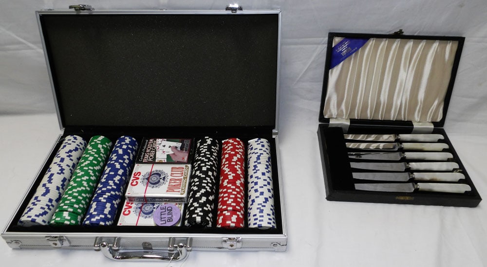 poker set in case (1 of 4)