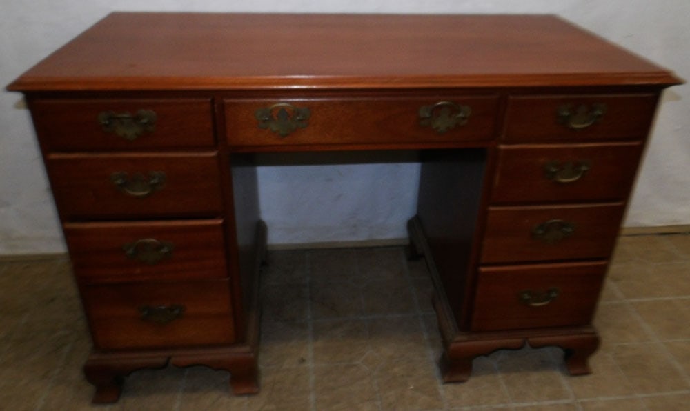 mahogany dressing table: mahogany dressing table. 46" W 20" D 30 1/4" H"ALL DESCRIPTIONS AND ANY CONDITION STATEMENT GIVEN BY LANGSTON AUCTION GALLERY ARE STRICTLY OPINIONS AND LANGSTON'S SHALL HAVE NO RESPONSIBILITY FOR ERRO