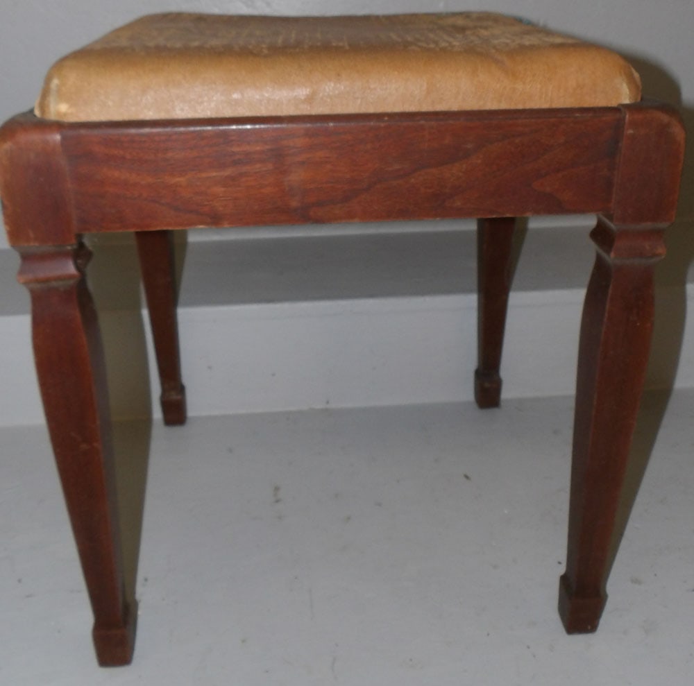 Mahogany Bench: Mahogany Bench . 17 1/4" W 15" D 19" H"ALL DESCRIPTIONS AND ANY CONDITION STATEMENT GIVEN BY LANGSTON AUCTION GALLERY ARE STRICTLY OPINIONS AND LANGSTON'S SHALL HAVE NO RESPONSIBILITY FOR ERRORS OR OM