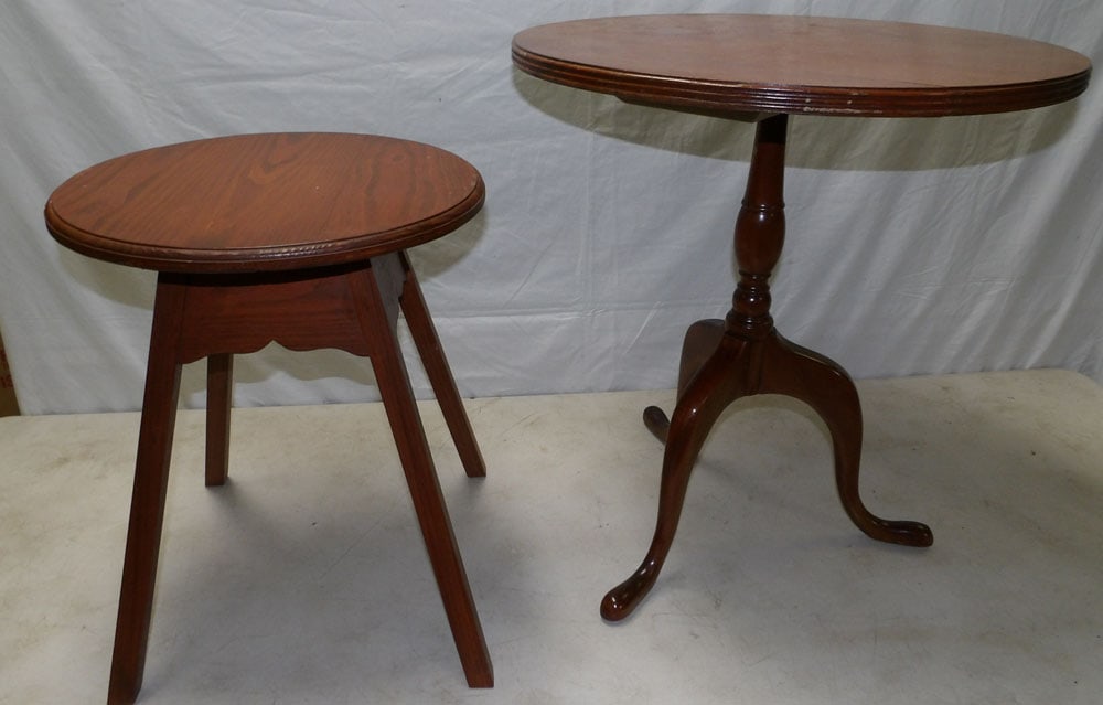Mahogany Round Table & Round Stand: Mahogany Round Table & Round Stand. Up to 22 1/4" Dia. 24" H"ALL DESCRIPTIONS AND ANY CONDITION STATEMENT GIVEN BY LANGSTON AUCTION GALLERY ARE STRICTLY OPINIONS AND LANGSTON'S SHALL HAVE NO RESPONSIB