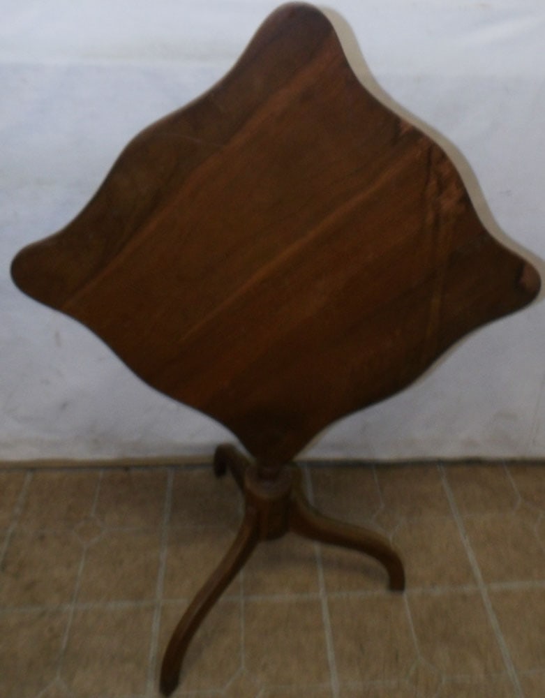Cherry Tilt Top Table (1 of 4)