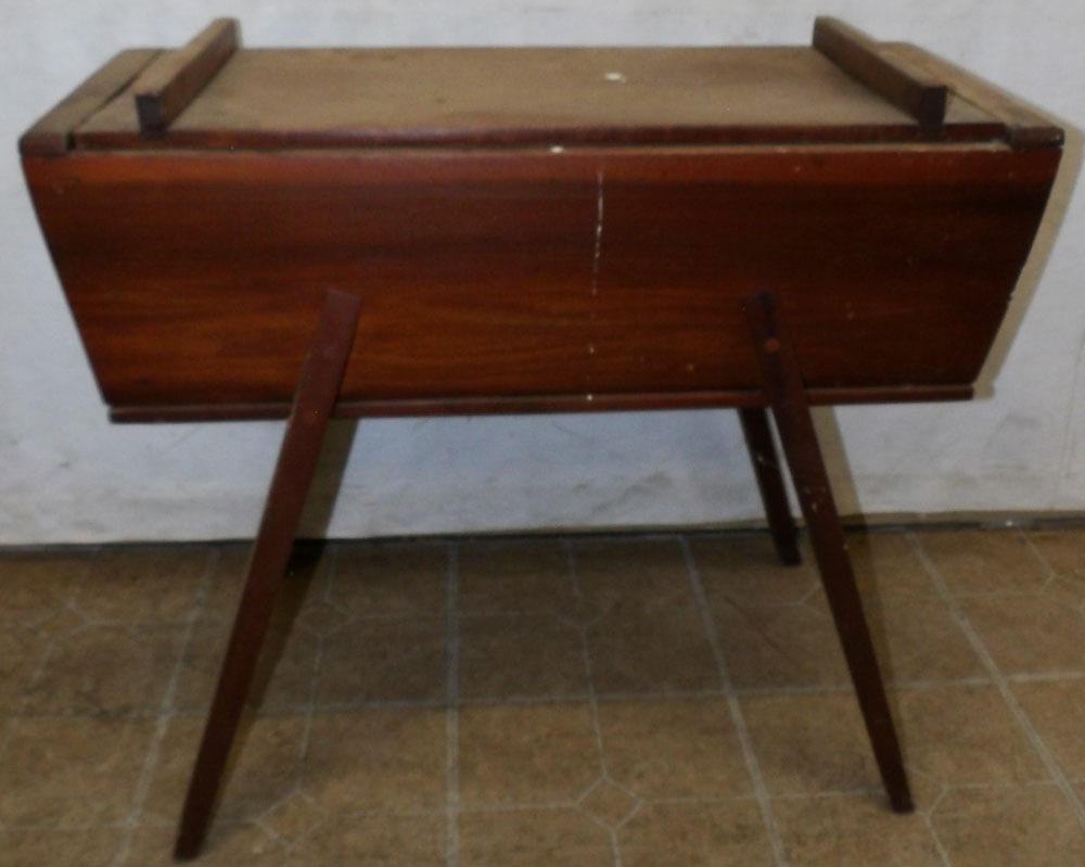 Walnut Dough Box with Lid (1 of 6)
