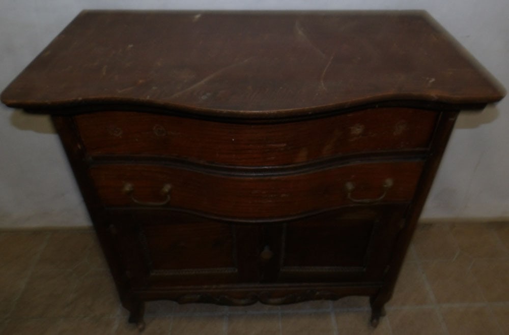 Antique Oak Washstand: Antique Oak Washstand. 30" W 16 1/4" D 30 3/4" H"ALL DESCRIPTIONS AND ANY CONDITION STATEMENT GIVEN BY LANGSTON AUCTION GALLERY ARE STRICTLY OPINIONS AND LANGSTON'S SHALL HAVE NO RESPONSIBILITY FOR ER