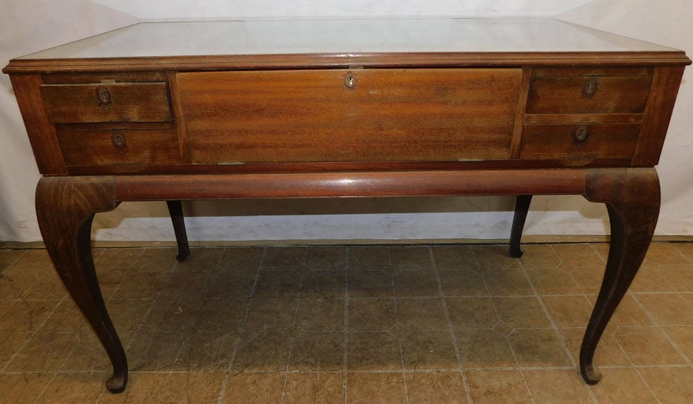 Mahogany Desk: Mahogany Desk . 48 1/2" W 24 1/2" D 32 1/4" H"ALL DESCRIPTIONS AND ANY CONDITION STATEMENT GIVEN BY LANGSTON AUCTION GALLERY ARE STRICTLY OPINIONS AND LANGSTON'S SHALL HAVE NO RESPONSIBILITY FOR ERROR