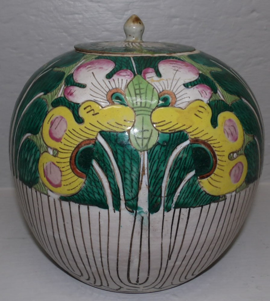 Chinese Porcelain Covered Ginger Jar: Chinese Porcelain Covered Ginger Jar. 8 1/2" H ALL DESCRIPTIONS AND ANY CONDITION STATEMENT GIVEN BY LANGSTON AUCTION GALLERY ARE STRICTLY OPINIONS AND LANGSTON'S SHALL HAVE NO RESPONSIBILITY FOR ERRO