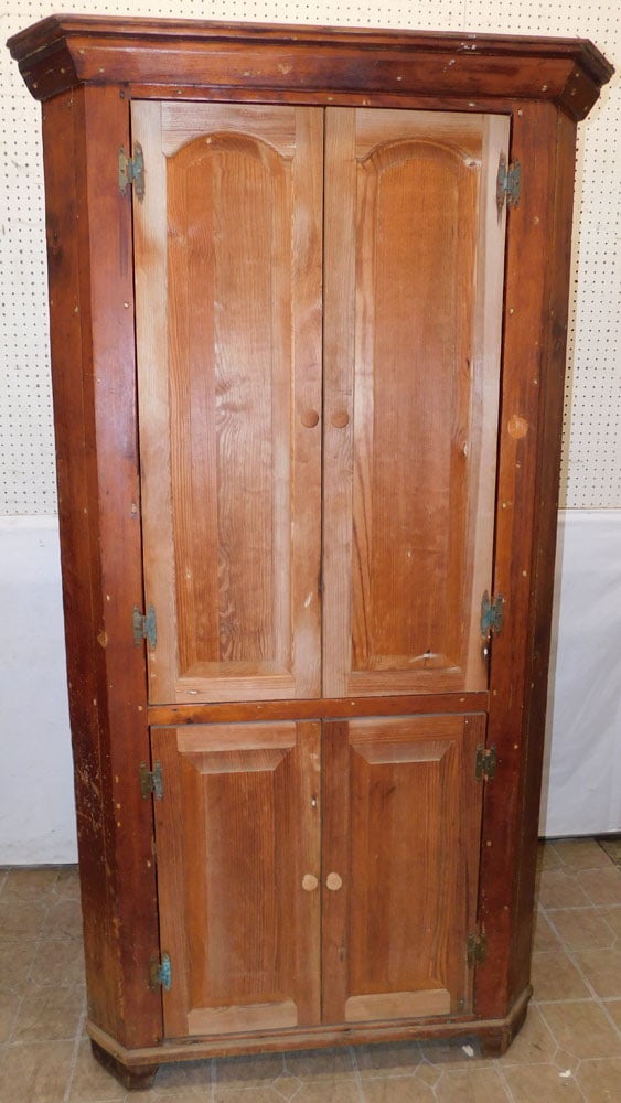 Antique Heart Pine Blind Door Corner Cabinet (1 of 4)