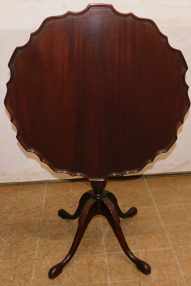 Mahogany Pie Crust Top Tea Table: Mahogany Pie Crust Top Tea Table . 26 Dia. 28" H ALL DESCRIPTIONS AND ANY CONDITION STATEMENT GIVEN BY LANGSTON AUCTION GALLERY ARE STRICTLY OPINIONS AND LANGSTON'S SHALL HAVE NO RESPONSIBILITY FOR ER