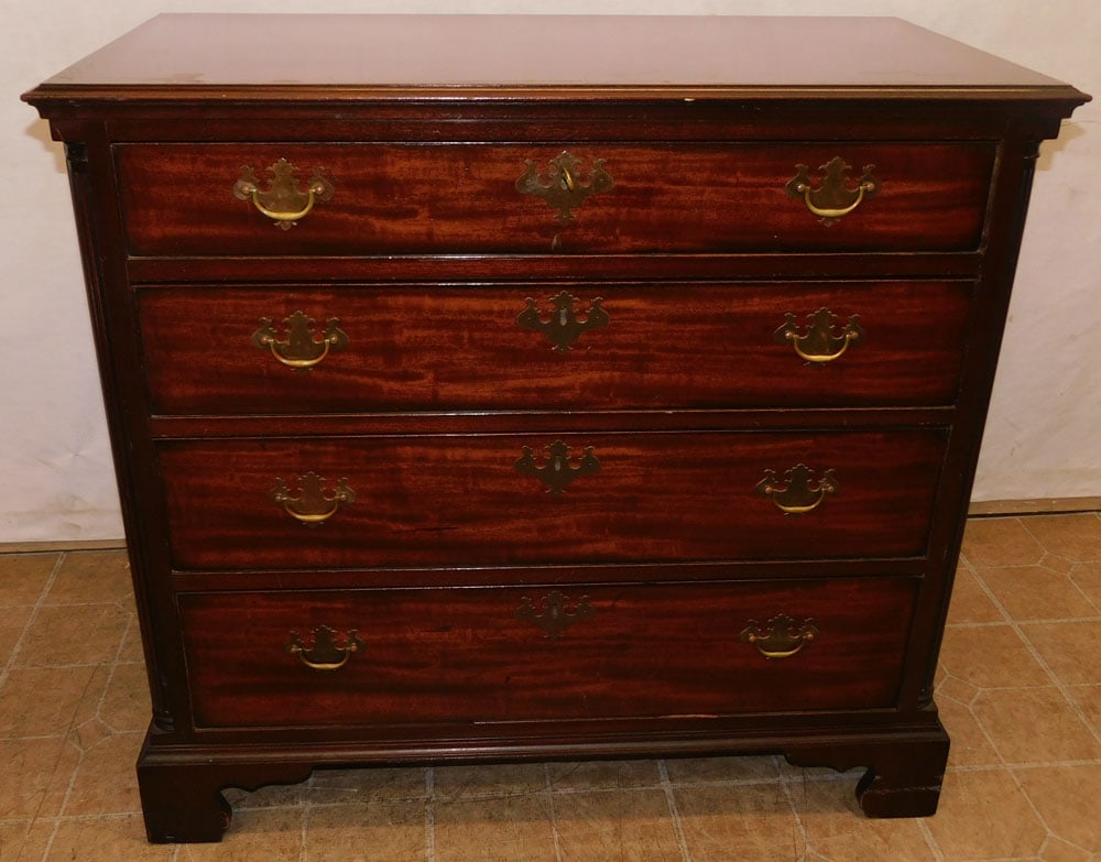 Mahogany 4 Drawer Chest with Fluted Quarter Columns (1 of 5)