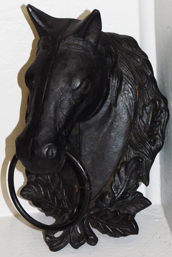 Cast Iron Equestrian Hitching Post Wall Mount (1 of 4)