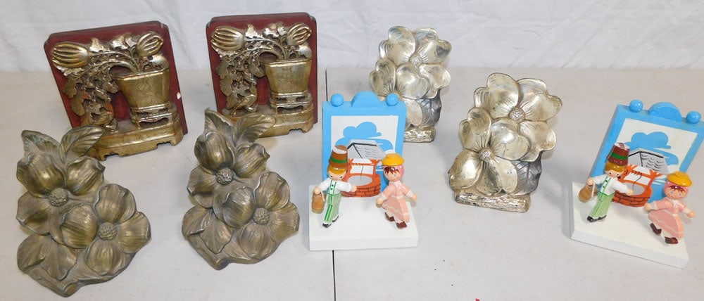 Lot of Metal, Wood, & Resin Bookends (1 of 3)