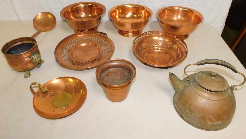 Lot of Copper Items: Lot of Copper Items . ALL DESCRIPTIONS AND ANY CONDITION STATEMENT GIVEN BY LANGSTON AUCTION GALLERY ARE STRICTLY OPINIONS AND LANGSTON'S SHALL HAVE NO RESPONSIBILITY FOR ERRORS OR OMISSIONS. THE ABSE