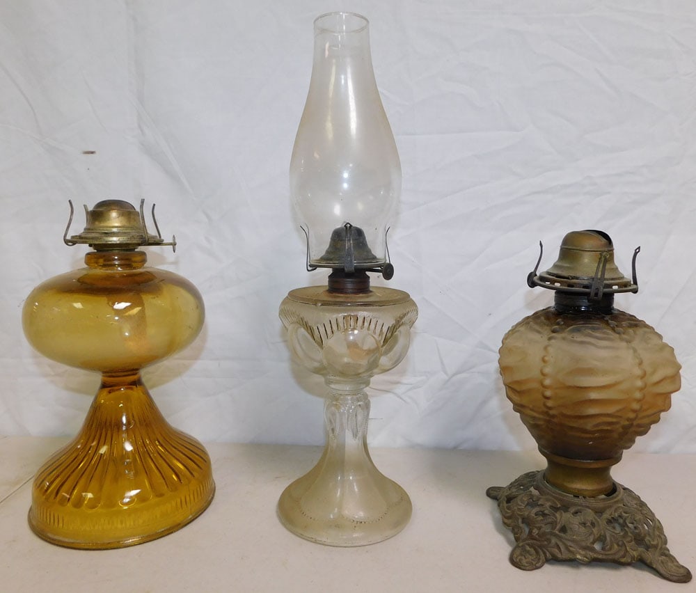 Lot of Antique Oil Lamps: Lot of Antique Oil Lamps. ALL DESCRIPTIONS AND ANY CONDITION STATEMENT GIVEN BY LANGSTON AUCTION GALLERY ARE STRICTLY OPINIONS AND LANGSTON'S SHALL HAVE NO RESPONSIBILITY FOR ERRORS OR OMISSIONS. THE