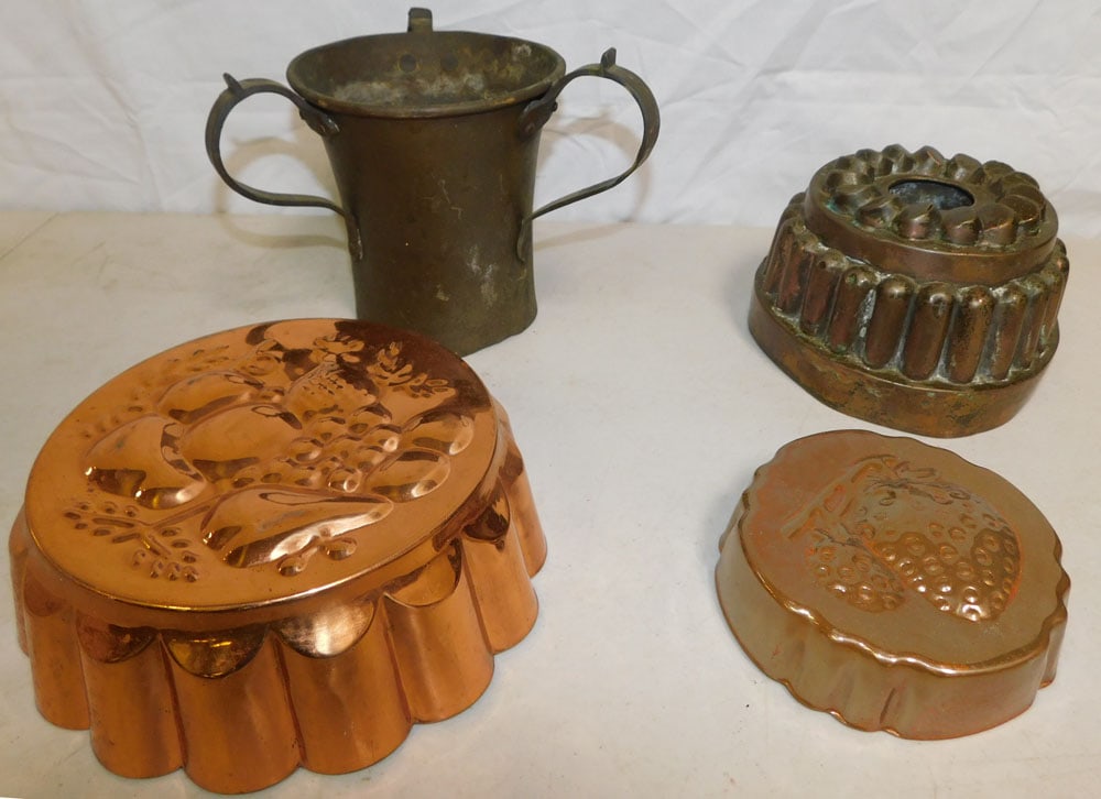 Lot of Copper Items: Lot of Copper Items . ALL DESCRIPTIONS AND ANY CONDITION STATEMENT GIVEN BY LANGSTON AUCTION GALLERY ARE STRICTLY OPINIONS AND LANGSTON'S SHALL HAVE NO RESPONSIBILITY FOR ERRORS OR OMISSIONS. THE ABSE