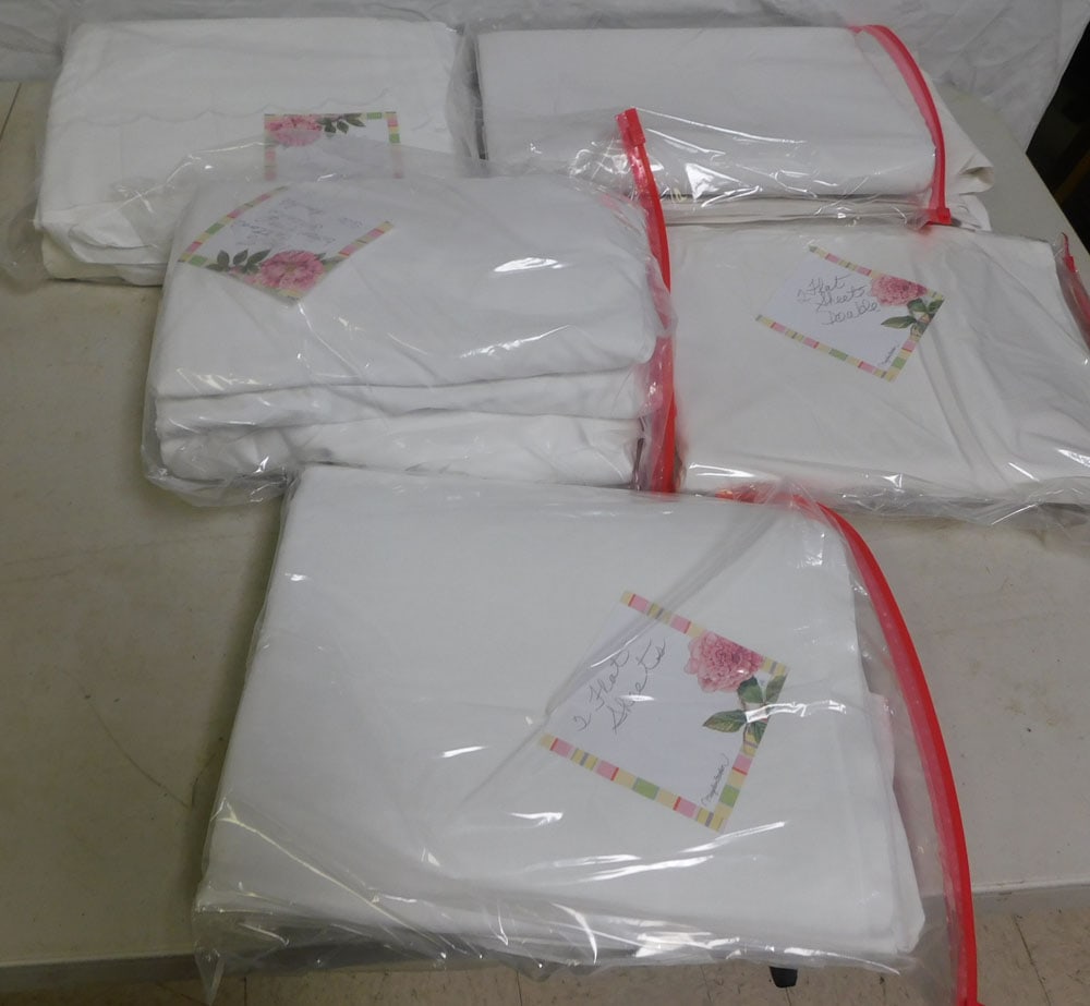 Lot of Linens: Lot of Linens. ALL DESCRIPTIONS AND ANY CONDITION STATEMENT GIVEN BY LANGSTON AUCTION GALLERY ARE STRICTLY OPINIONS AND LANGSTON'S SHALL HAVE NO RESPONSIBILITY FOR ERRORS OR OMISSIONS. THE ABSENCE OF