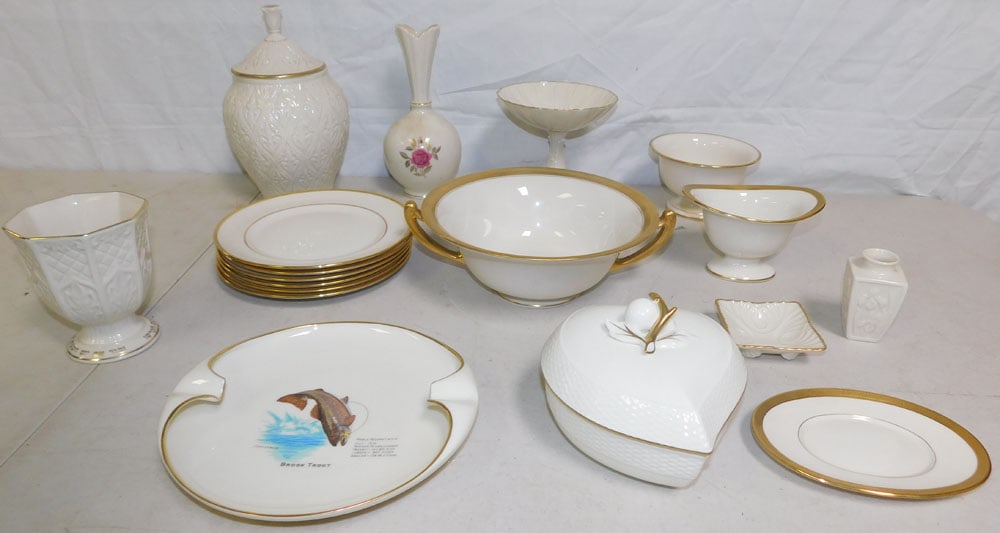 Lot of Lenox Porcelain: Lot of Lenox Porcelain . ALL DESCRIPTIONS AND ANY CONDITION STATEMENT GIVEN BY LANGSTON AUCTION GALLERY ARE STRICTLY OPINIONS AND LANGSTON'S SHALL HAVE NO RESPONSIBILITY FOR ERRORS OR OMISSIONS. THE A