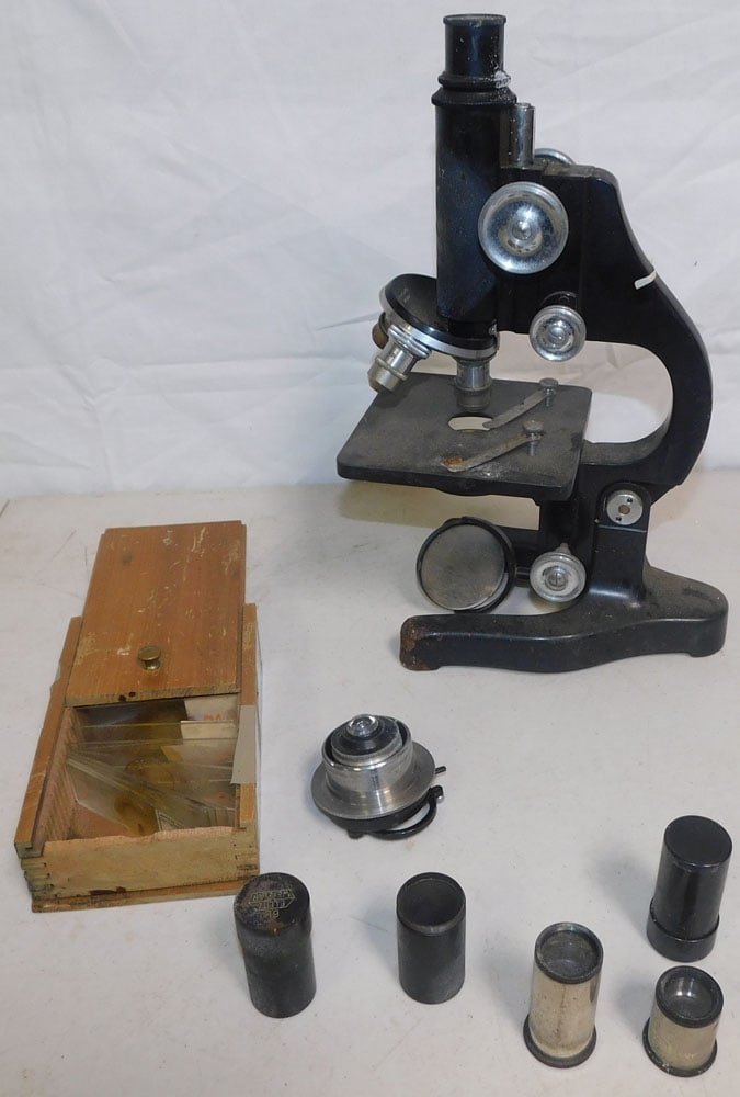 Ernst Leitz Wetzlar Microscope (1 of 3)