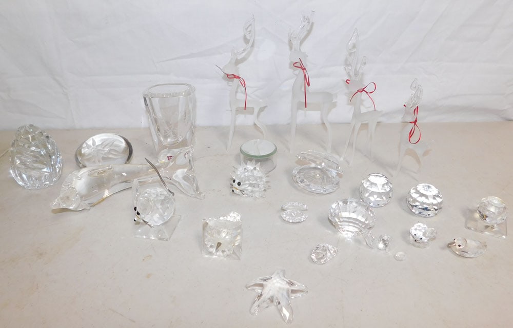 Lot of Glass Figurines & Orrefors Vase: Lot of Glass Figurines & Orrefors Vase. ALL DESCRIPTIONS AND ANY CONDITION STATEMENT GIVEN BY LANGSTON AUCTION GALLERY ARE STRICTLY OPINIONS AND LANGSTON'S SHALL HAVE NO RESPONSIBILITY FOR ERRORS OR O