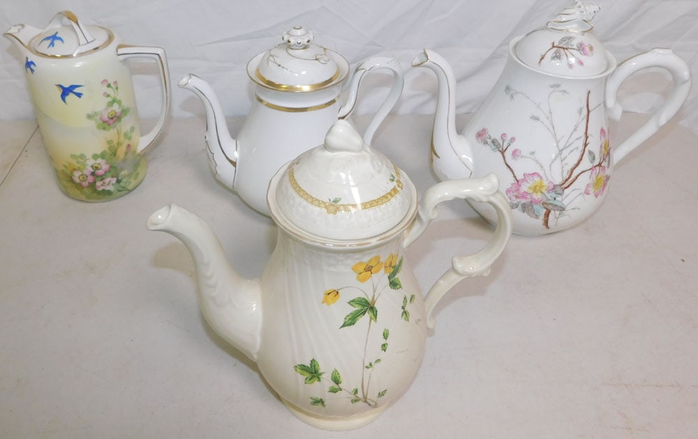 Lot of Porcelain Tea Pots: Lot of Porcelain Tea Pots . ALL DESCRIPTIONS AND ANY CONDITION STATEMENT GIVEN BY LANGSTON AUCTION GALLERY ARE STRICTLY OPINIONS AND LANGSTON'S SHALL HAVE NO RESPONSIBILITY FOR ERRORS OR OMISSIONS. TH