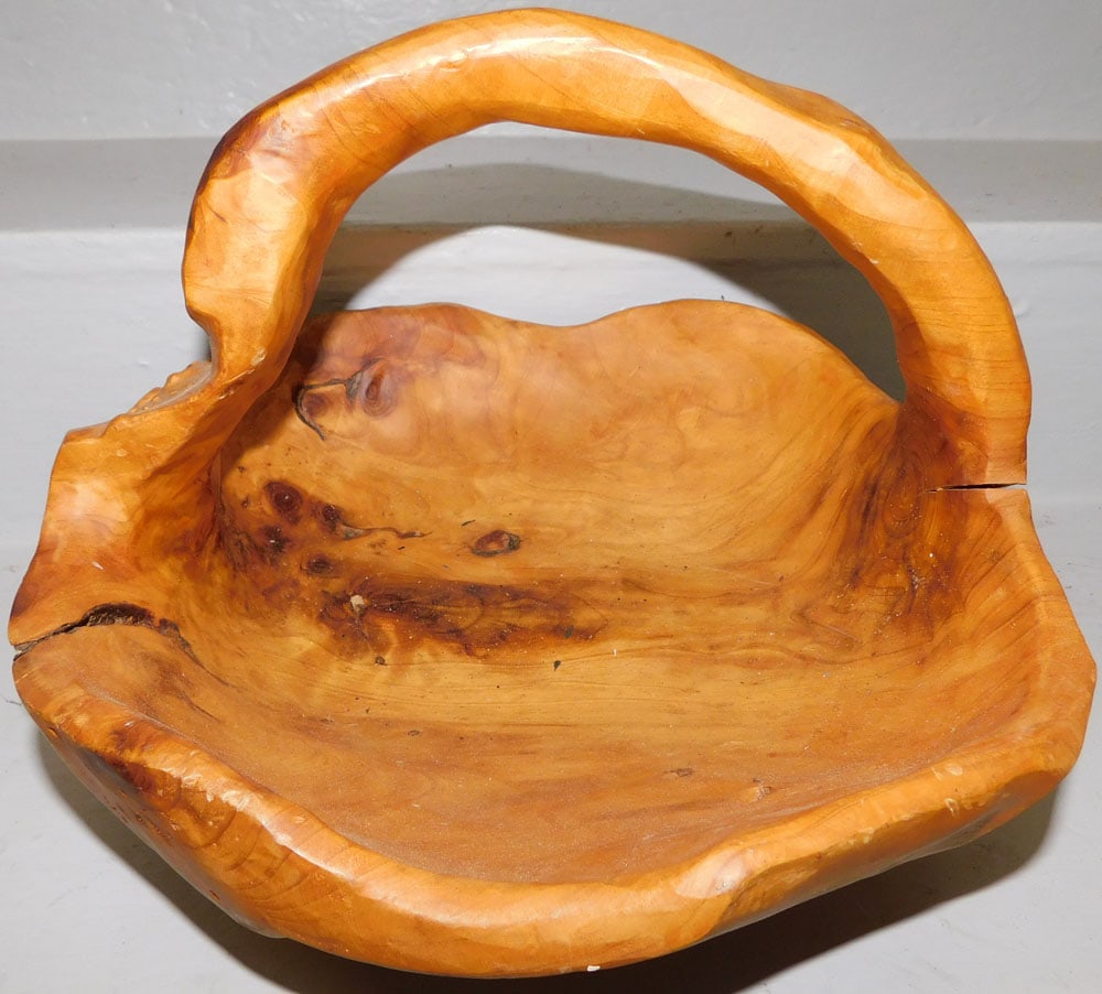 Carved Burled Wood Basket: Carved Burled Wood Basket . 12 1/2" Dia 9 1/4" H ALL DESCRIPTIONS AND ANY CONDITION STATEMENT GIVEN BY LANGSTON AUCTION GALLERY ARE STRICTLY OPINIONS AND LANGSTON'S SHALL HAVE NO RESPONSIBILITY FOR ER
