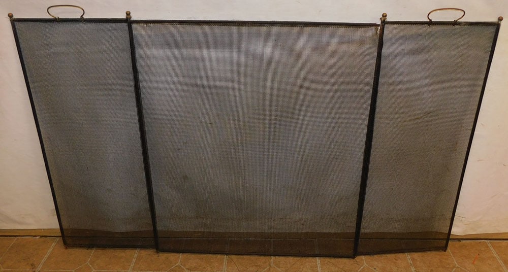 Folding Brass& Wire Mesh Firescreen (1 of 2)