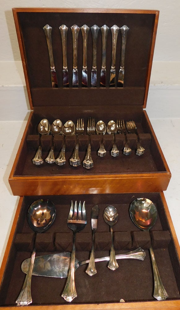 Silverplated Flatware Set in Box (1 of 5)