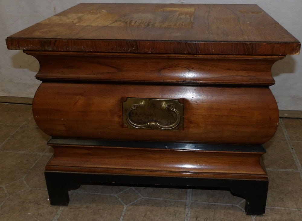 Walnut One Drawer Stand by Tomlinson: Walnut One Drawer Stand by Tomlinson. 21 3/4" W 17 3/4" D 17" H ALL DESCRIPTIONS AND ANY CONDITION STATEMENT GIVEN BY LANGSTON AUCTION GALLERY ARE STRICTLY OPINIONS AND LANGSTON'S SHALL HAVE NO RESPON