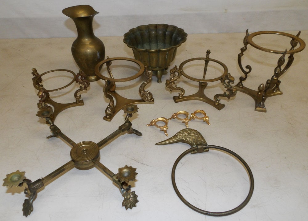 Lot of Brass Items: Lot of Brass Items . ALL DESCRIPTIONS AND ANY CONDITION STATEMENT GIVEN BY LANGSTON AUCTION GALLERY ARE STRICTLY OPINIONS AND LANGSTON'S SHALL HAVE NO RESPONSIBILITY FOR ERRORS OR OMISSIONS. THE ABSEN