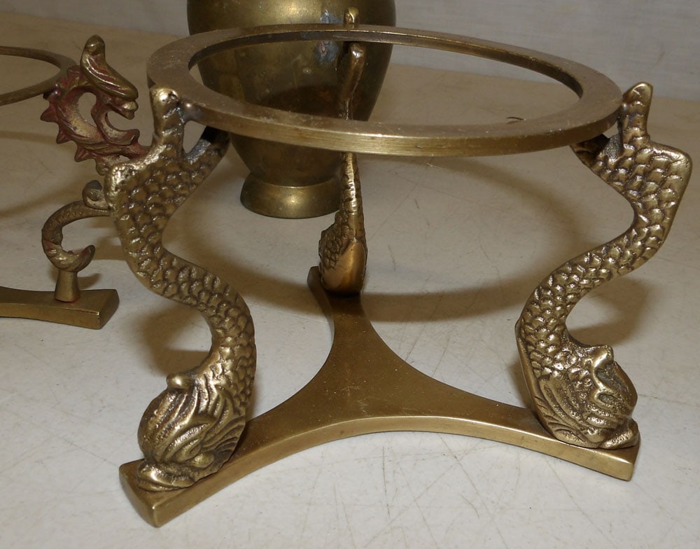 lot of brass decorative items: lot of brass decorative items. ALL DESCRIPTIONS AND ANY CONDITION STATEMENT GIVEN BY LANGSTON AUCTION GALLERY ARE STRICTLY OPINIONS AND LANGSTON'S SHALL HAVE NO RESPONSIBILITY FOR ERRORS OR OMISSIONS.
