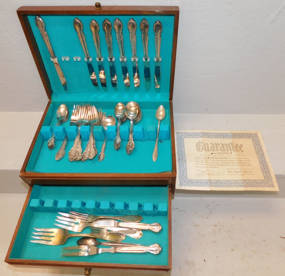 silver plated flatware in mahogany case (1 of 3)