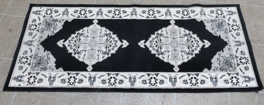 2' x 4' 11" machine made rug (1 of 4)