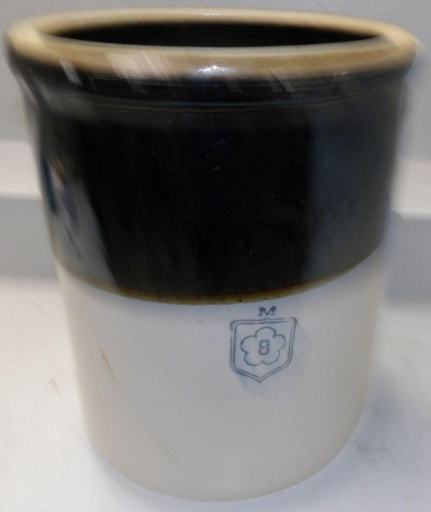 8 gallon stoneware crock (1 of 3)