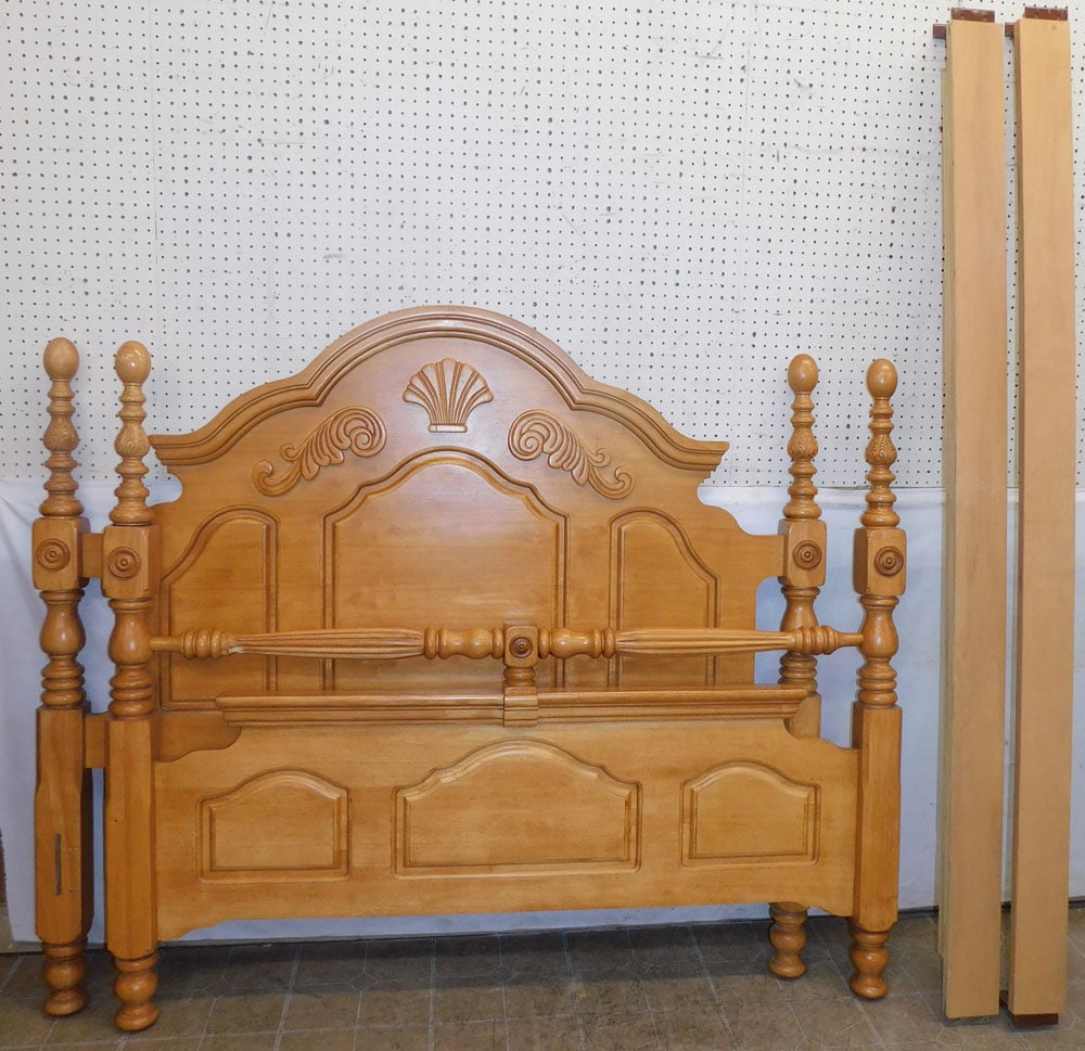 mahogany queen size bed (1 of 4)