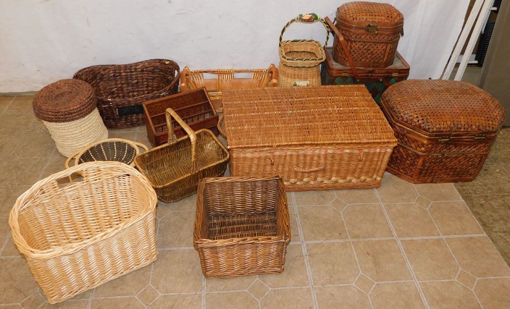 Lot of Baskets: Lot of Baskets . ALL DESCRIPTIONS AND ANY CONDITION STATEMENT GIVEN BY LANGSTON AUCTION GALLERY ARE STRICTLY OPINIONS AND LANGSTON'S SHALL HAVE NO RESPONSIBILITY FOR ERRORS OR OMISSIONS. THE ABSENCE O