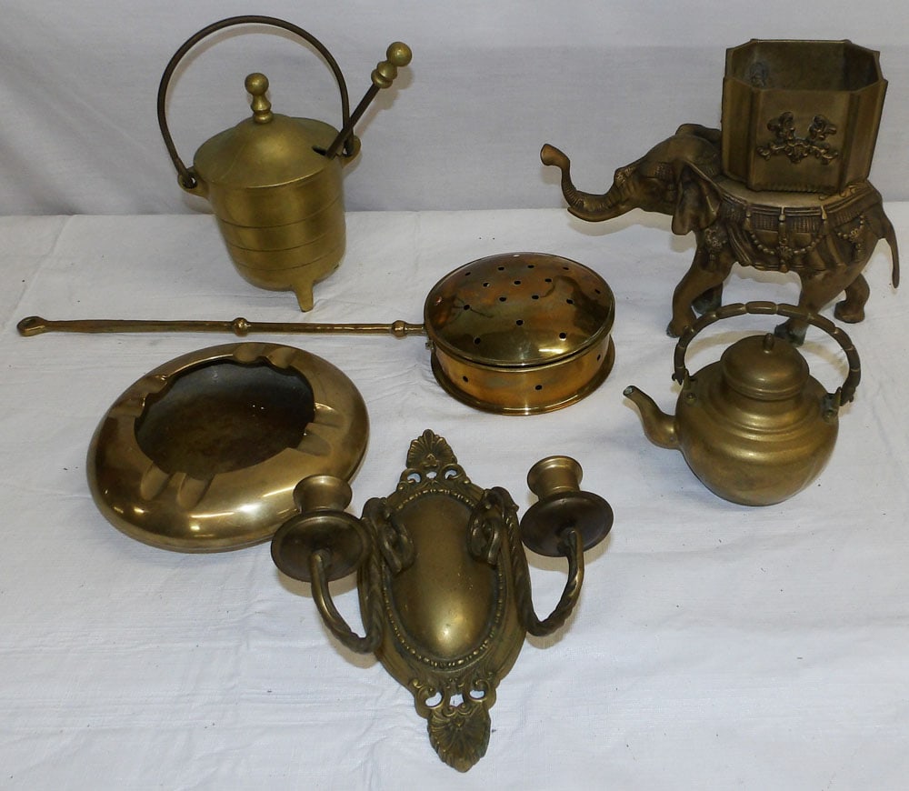 Lot of Brass Items: Lot of Brass Items . ALL DESCRIPTIONS AND ANY CONDITION STATEMENT GIVEN BY LANGSTON AUCTION GALLERY ARE STRICTLY OPINIONS AND LANGSTON'S SHALL HAVE NO RESPONSIBILITY FOR ERRORS OR OMISSIONS. THE ABSEN