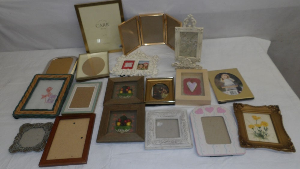 Lot of Picture Frames: Lot of Picture Frames . ALL DESCRIPTIONS AND ANY CONDITION STATEMENT GIVEN BY LANGSTON AUCTION GALLERY ARE STRICTLY OPINIONS AND LANGSTON'S SHALL HAVE NO RESPONSIBILITY FOR ERRORS OR OMISSIONS. THE AB
