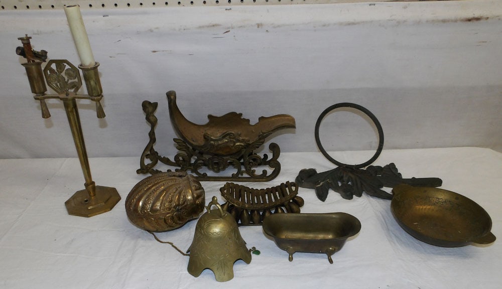 Lot of Brass & Metal Items: Lot of Brass & Metal Items . ALL DESCRIPTIONS AND ANY CONDITION STATEMENT GIVEN BY LANGSTON AUCTION GALLERY ARE STRICTLY OPINIONS AND LANGSTON'S SHALL HAVE NO RESPONSIBILITY FOR ERRORS OR OMISSIONS. T