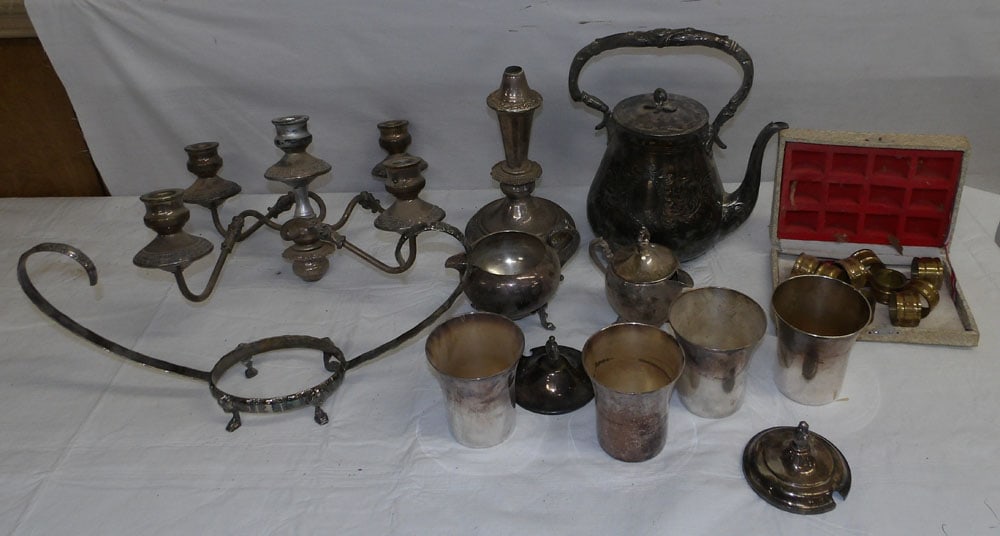Lot of Silverplated Items: Lot of Silverplated Items . ALL DESCRIPTIONS AND ANY CONDITION STATEMENT GIVEN BY LANGSTON AUCTION GALLERY ARE STRICTLY OPINIONS AND LANGSTON'S SHALL HAVE NO RESPONSIBILITY FOR ERRORS OR OMISSIONS. TH