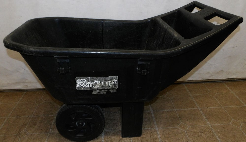 Plastic Garden Utility Cart (1 of 3)