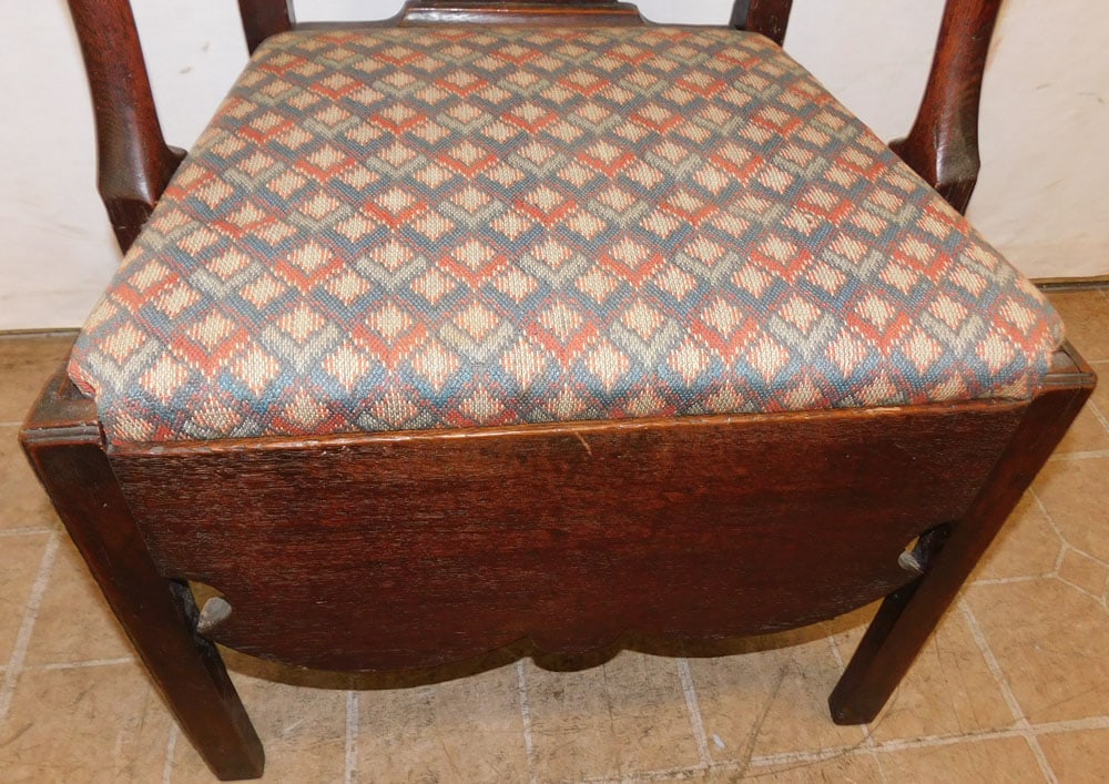19th Century Oak Arm Chair: 19th Century Oak Arm Chair . 43 1/4" H ALL DESCRIPTIONS AND ANY CONDITION STATEMENT GIVEN BY LANGSTON AUCTION GALLERY ARE STRICTLY OPINIONS AND LANGSTON'S SHALL HAVE NO RESPONSIBILITY FOR ERRORS OR OM