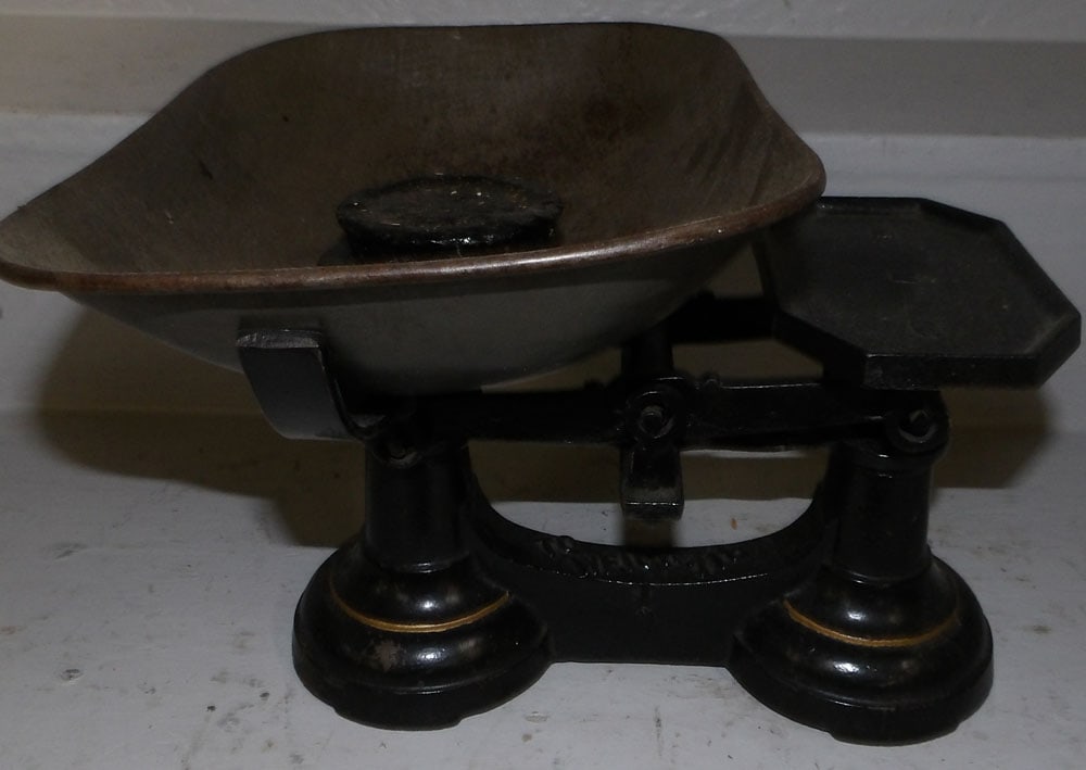 antique painted cast iron scale (1 of 2)