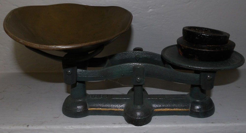 antique painted cast iron scale (1 of 2)