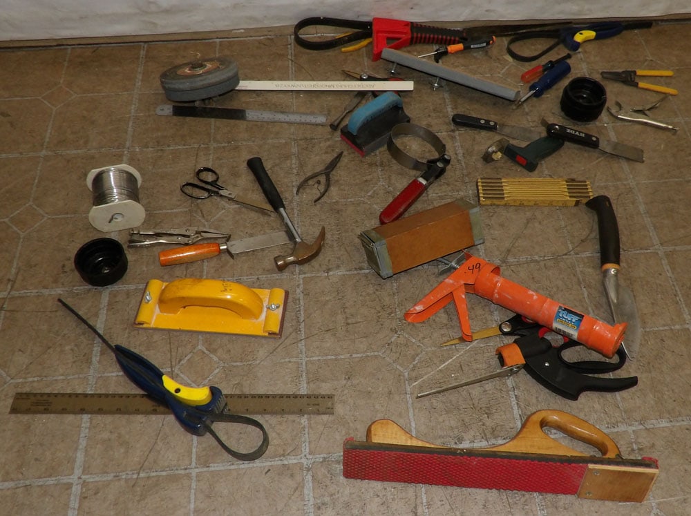 lot of tools: lot of tools. ALL DESCRIPTIONS AND ANY CONDITION STATEMENT GIVEN BY LANGSTON AUCTION GALLERY ARE STRICTLY OPINIONS AND LANGSTON'S SHALL HAVE NO RESPONSIBILITY FOR ERRORS OR OMISSIONS. THE ABSENCE OF A