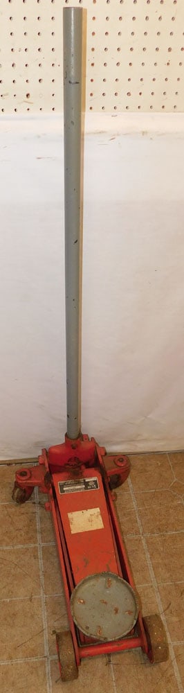 1 1/2 ton jack (1 of 3)