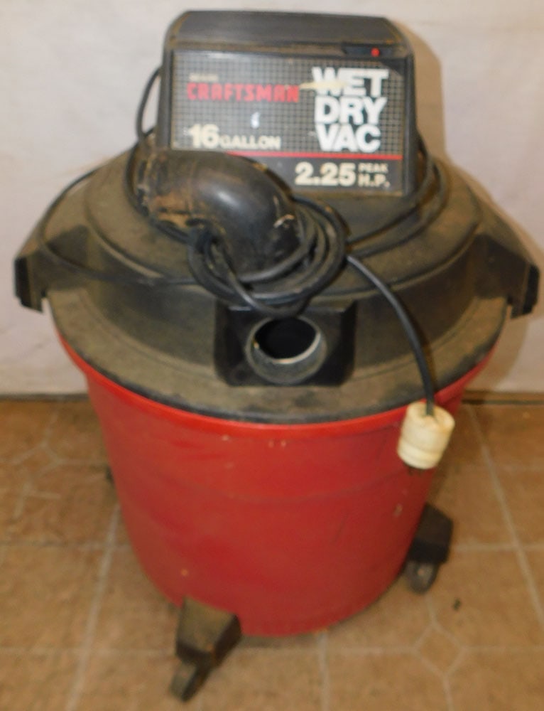 craftsman 16 gallon wet and dry vac (1 of 2)