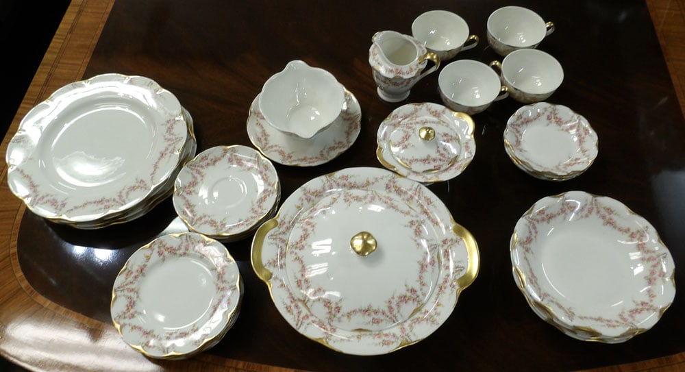 27 Pieces of Theodore Haviland China 'Varenne': 27 Pieces of Theodore Haviland China 'Varenne'. "ALL DESCRIPTIONS AND ANY CONDITION STATEMENT GIVEN BY LANGSTON AUCTION GALLERY ARE STRICTLY OPINIONS AND LANGSTON'S SHALL HAVE NO RESPONSIBILITY FOR ER